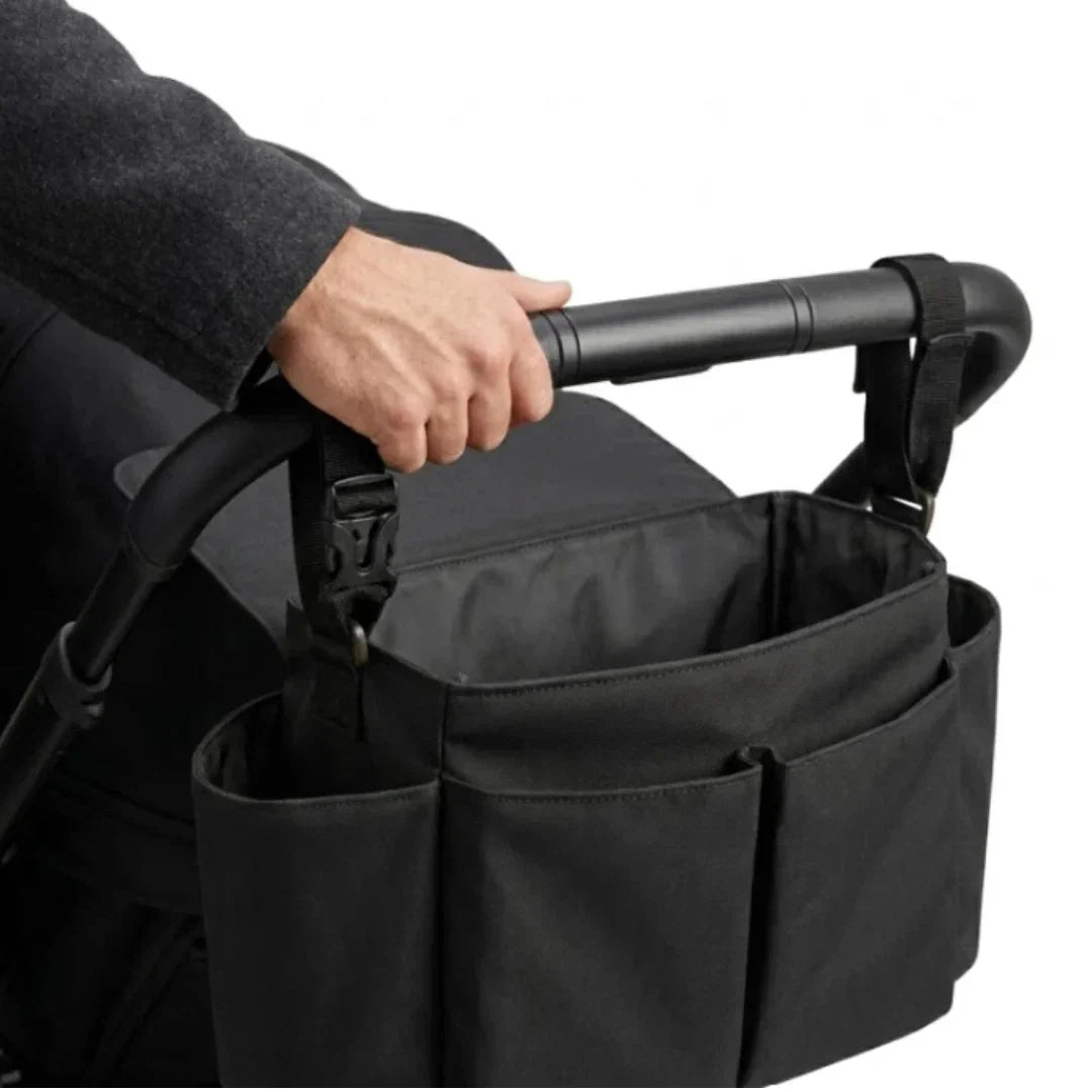 Sac à langer pour poussette fixé sur un guidon avec compartiments accessibles