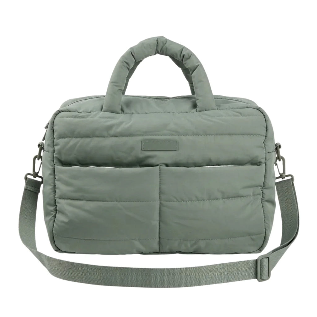 vue de face de la variante verte du grand sac à langer matelassé