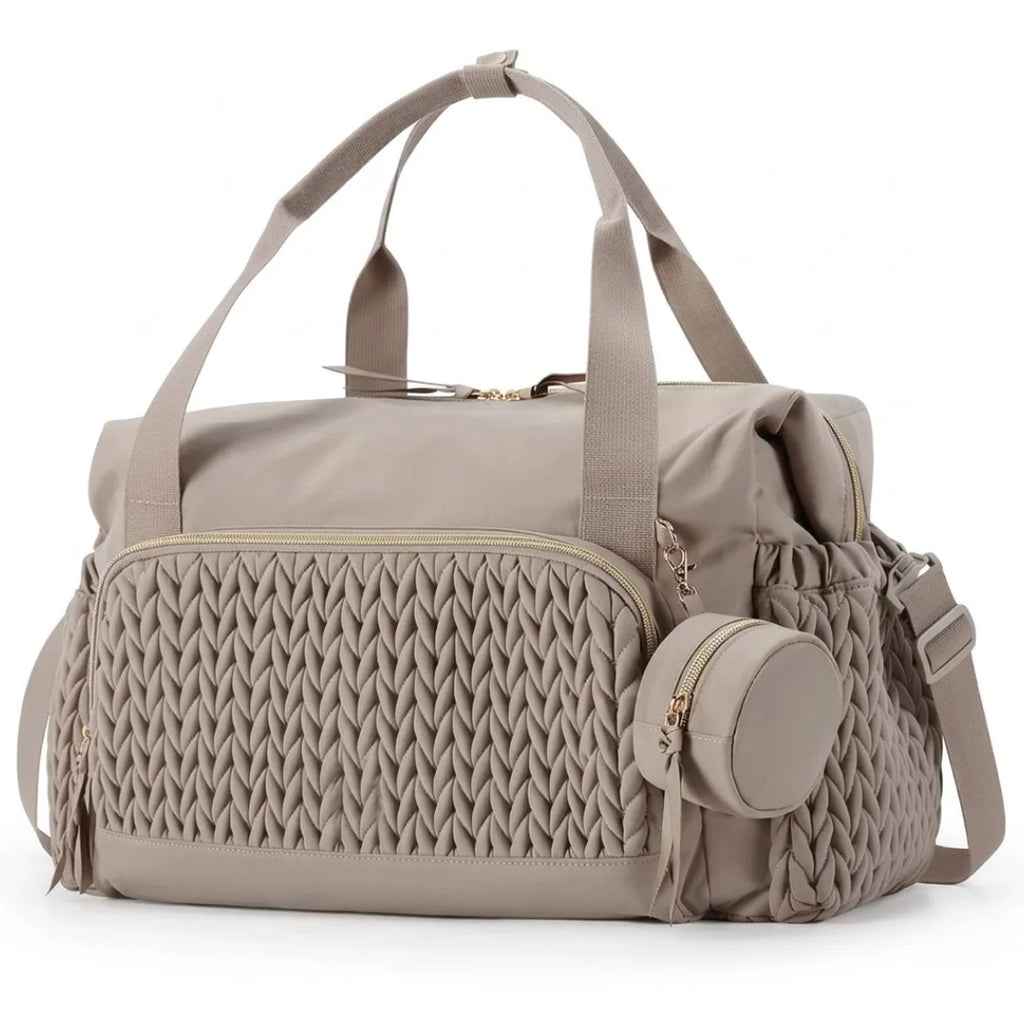vue de 3/4 du grand sac à langer marron clair tressé pour bébé