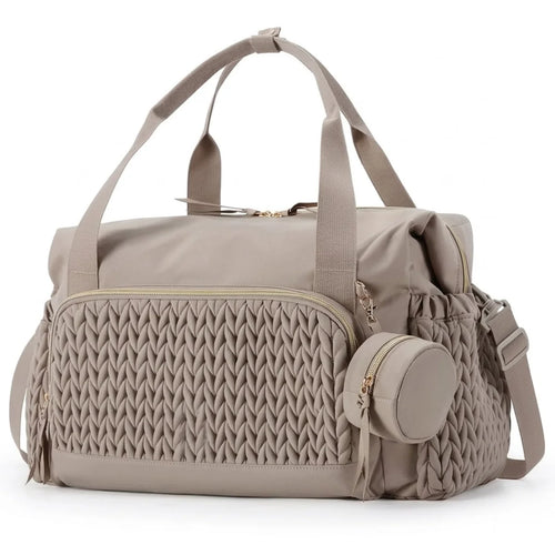 vue de 3/4 du grand sac à langer marron clair tressé pour bébé