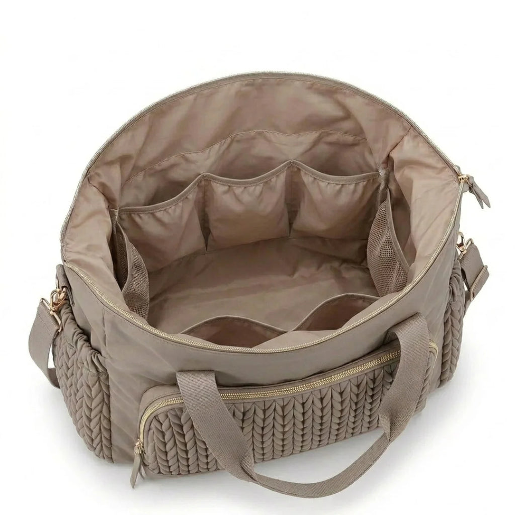 vue de l'intérieur du grand sac à langer bébé tressé marron clair