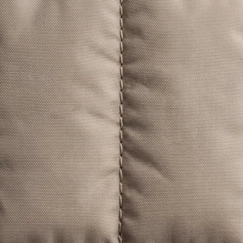 zoom sur le tissu marron du petit sac à langer minimaliste 