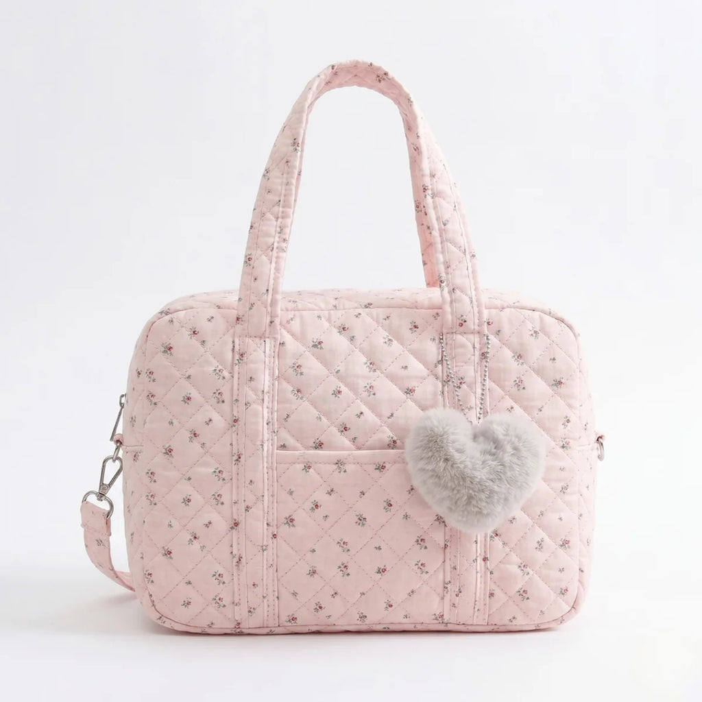 vue de face du Sac à langer gaz de coton Matelassé rose avec pompom en forme de Cœur