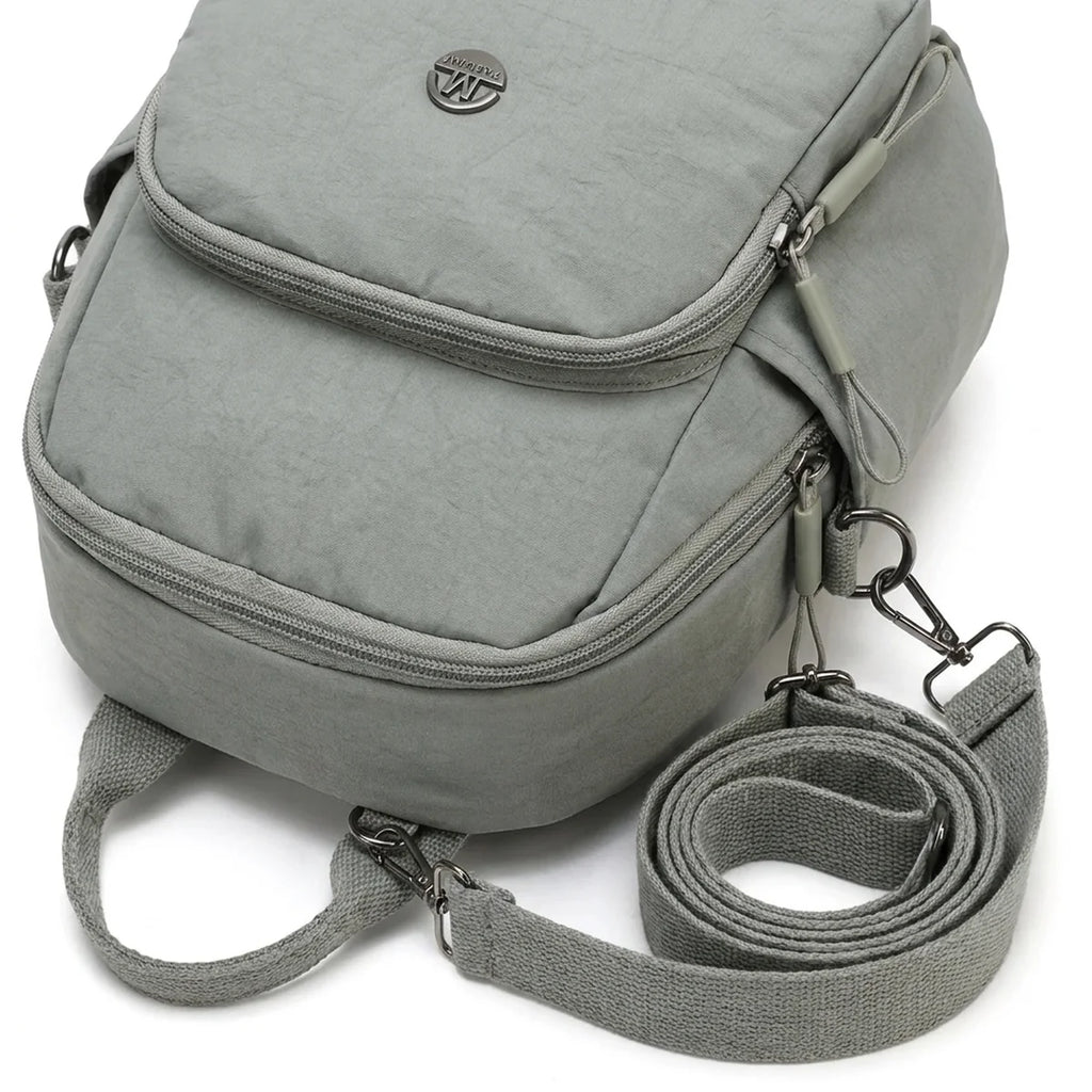 Petit sac à langer Convertible, format compact et design sobre au quotidien