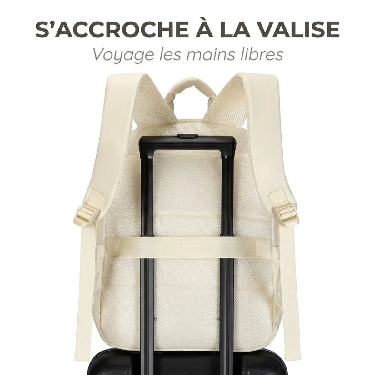 Vue du sac à dos à langer matelassé de dos, infographie "S'accroche à la valise" montrant la sangle élastique passée autour du manche d'une valise cabine