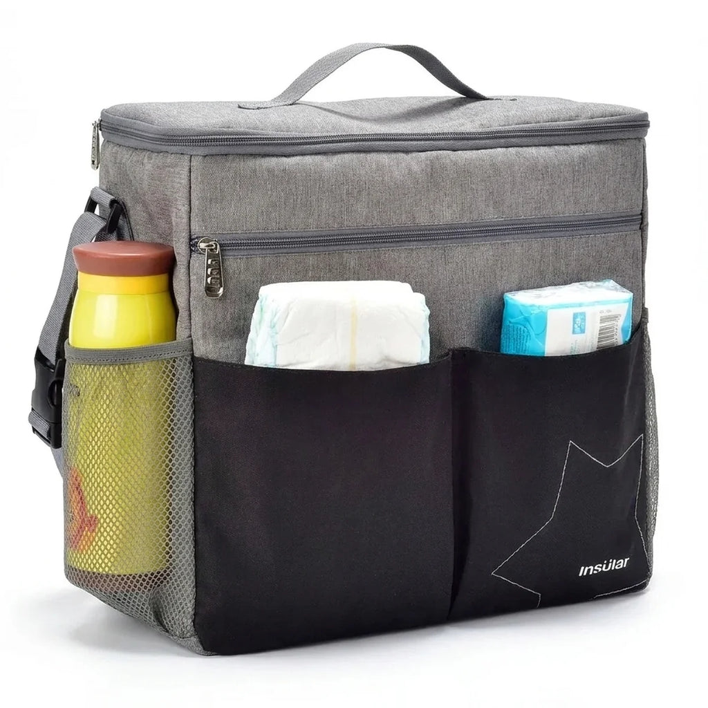 Détail des poches extérieures organisées du sac à langer pour poussette