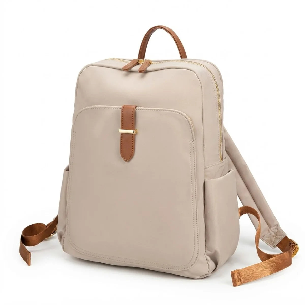 Vue du Sac à Langer Tissu Compact sous un angle trois-quarts, mettant en avant la poche avant zippée et les poches latérales.