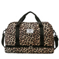 Sac à langer léopard grande taille coloris caramel, vue de face, bandoulière ajustable